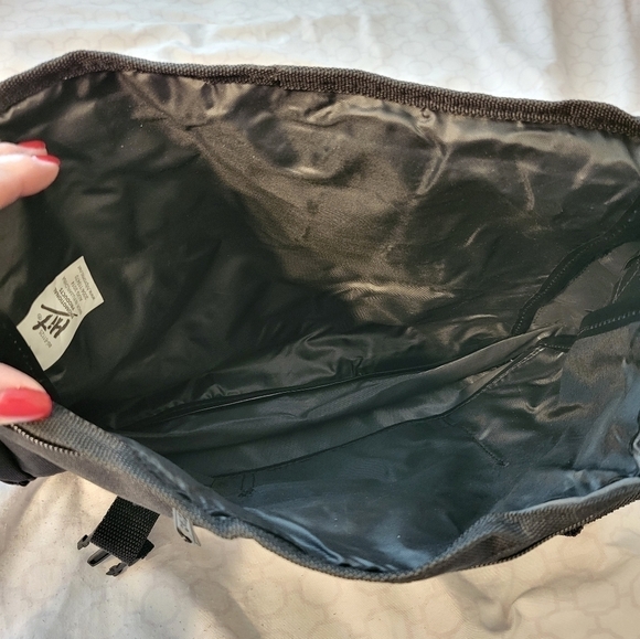 NWOT Black And Orange Messenger Bag multiple zip pockets unisex bag - Picture 4 of 16